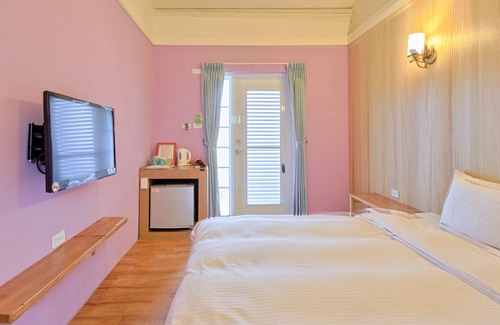 White Sand Beach Bed & Breakfast | Love Summer Hostel