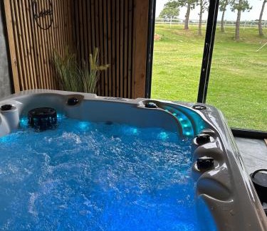 Oyre Apartment | Love You Suite Romantique Spa 25min du futuroscope