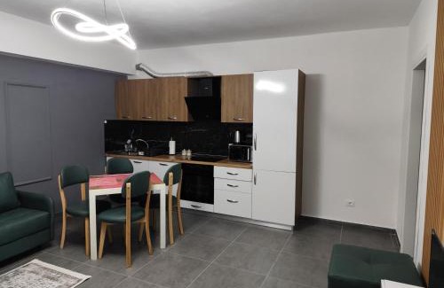 Shkembi i Kavajes Apartment | Lovebania