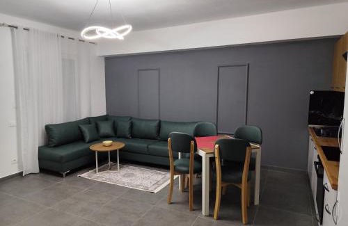 Shkembi i Kavajes Apartment | Lovebania