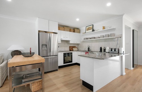 Lovedale Cottage | Lovedale Abode 13 bedrooms with heated pool & Acres