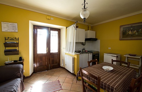Castelnuovo di Garfagnana Apartment | Lovely apartment for 6 people with WIFI, TV, panoramic view and parking
