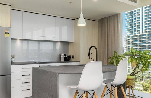 Surfers Paradise Apartment | Lovely 1 Bed apartment with stunning views & pool