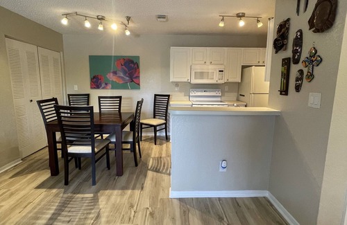 Gandy Condo | Lovely 1 bed condo with pool, tennis, volleyballand racketball court