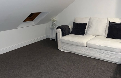 Wood Street Apartment | Lovely 1-Bed Studio in Walthamstow London