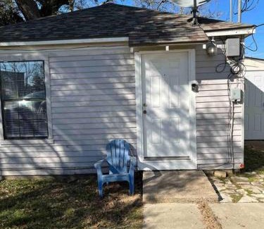 Sealy Apartment | Lovely 1 bed unit in center of Sealy, walk to shop
