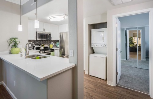 Roseville Apartment | Lovely 1-bedroom Apartment In Great Location.