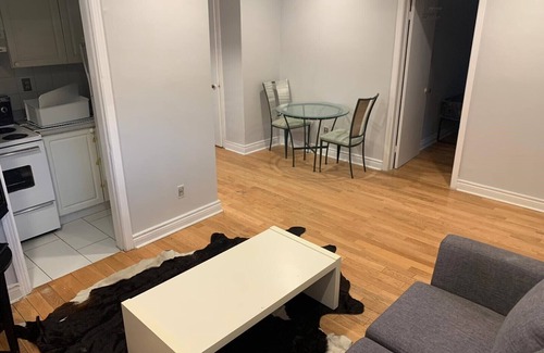 Cote-Saint-Luc House | lovely 1 bedroom apartment in a quiet neighborhood.