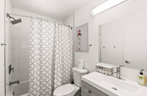 Camelback East Apartment | Lovely 1-bedroom condo in Biltmore - Parking