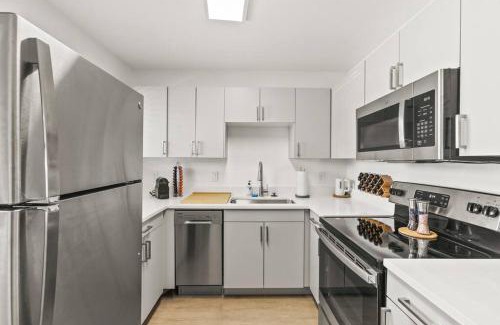 Camelback East Apartment | Lovely 1-bedroom condo in Biltmore - Parking