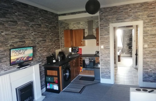 Largs Apartment | Lovely 1 Bedroom condo with sea views.