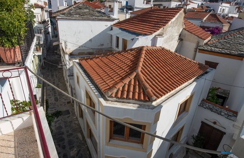 Skopelos Apartment | Lovely 1-bedroom Flat In Skopelos