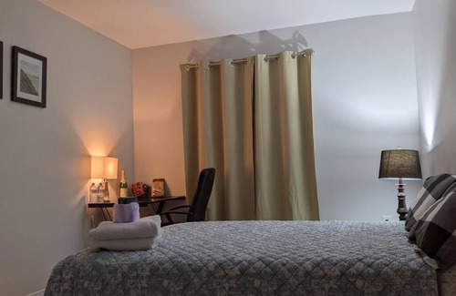 Thorold House | Lovely 1 Bedroom in a beautiful House on Bus Route AJ
