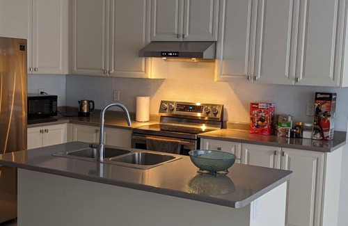 Thorold House | Lovely 1 Bedroom in a beautiful House on Bus Route AJ