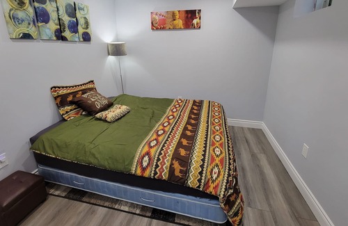 Shelburne Apartment | Lovely 1 bedroom plus den basement studio