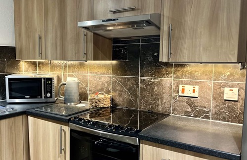 North West Apartment | Lovely 1-bedroom property with balcony in West end
