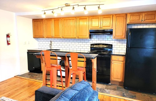 Valley Street Apartment | Lovely 1 bedroom rental in Portland