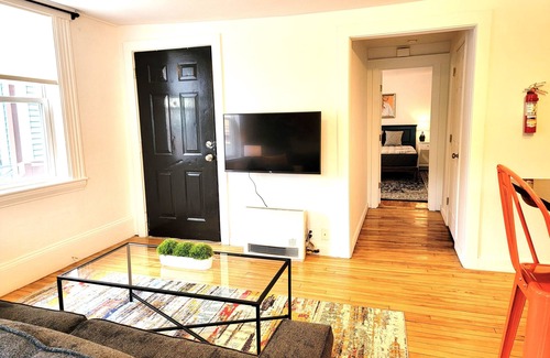Valley Street Apartment | Lovely 1 bedroom rental in Portland