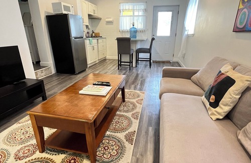 Discovery Bay Apartment | Lovely 1 bedroom, steps from the beach, car available