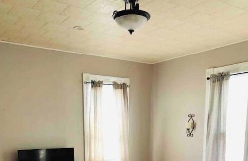 Quincy Apartment | Lovely 1920s farmhouse apartment