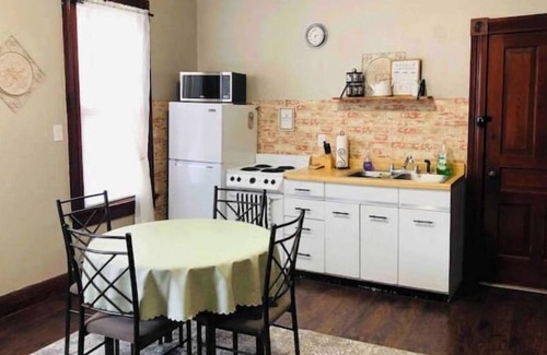 Quincy Apartment | Lovely 1920s farmhouse apartment