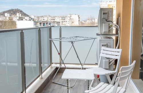 Plovdiv Apartment | Lovely 1Bed Apartment for 4 Guests & Free street parking