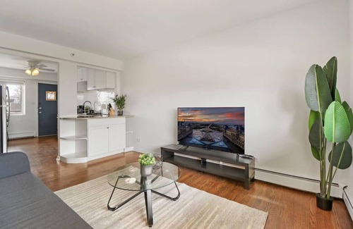 Arlington Heights Apartment | Lovely 1BR Apartment w/Modern Amenities