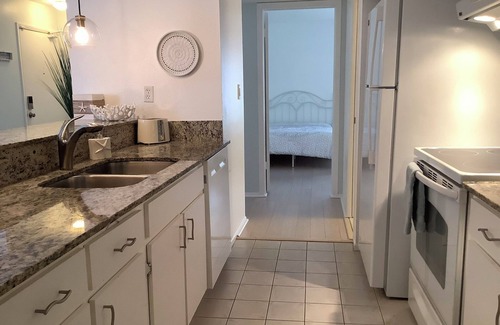 Bayview Condo | Lovely 2 Bdr/2 bath in gated community, private beach, 2 pools and a hot tub