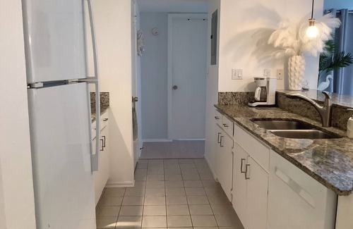 Bayview Condo | Lovely 2 Bdr/2 bath in gated community, private beach, 2 pools and a hot tub