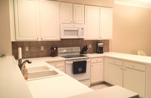 Osprey Village Condo | Lovely 2 bed 2 bath condo with spectacular sunsets from the pier