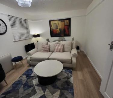 Chafford Hundred Apartment | Lovely 2-Bed Apartment in Grays