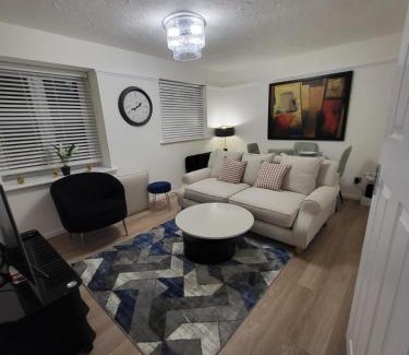 Chafford Hundred Apartment | Lovely 2-Bed Apartment in Grays