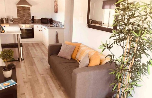 Alcalali Apartment | Lovely 2 Bed Apartment in Alcalali