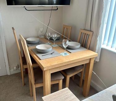 Abingdon Apartment | Lovely 2 bed apartment sleeps 5