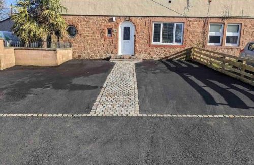 Dumfries Apartment | Lovely 2 bed apartment with hot tub log burner and off street parking