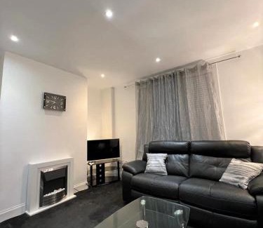 Hurlet Apartment | Lovely 2 Bed Apt close to Silverburn Mall