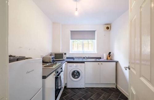 Coatbridge Apartment | Lovely 2 bed ground floor apartment in Coatbridge