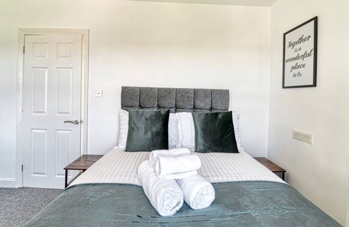 Fernhill Heath House | Lovely 2 Bed Home in Worcester