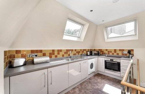 Mill Road Apartment | Lovely 2 bed house with shared garden in Cambridge