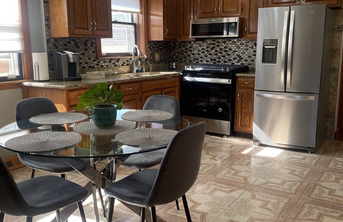 Forestview Apartment | Lovely 2-Bedoom Apartment in Berwyn