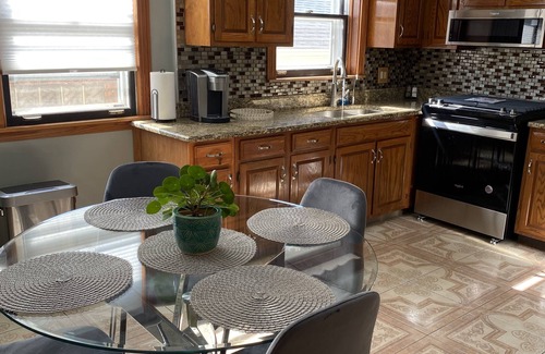 Forestview Apartment | Lovely 2-Bedoom Apartment in Berwyn