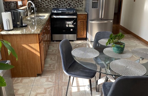 Forestview Apartment | Lovely 2-Bedoom Apartment in Berwyn
