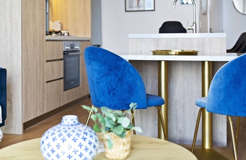 Broadbeach Apartment | Lovely 2 Bedroom 1 Bathroom Unit (No Parking) (12801 - 7N - NB)