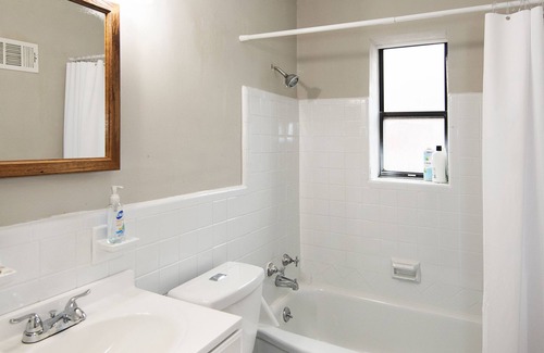 Lindenwood Park Apartment | Lovely 2 bedroom apartment with free parking