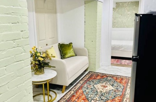 High Park North Apartment | Lovely 2 bedroom apartment for rent - Fully furnished and all inclusive