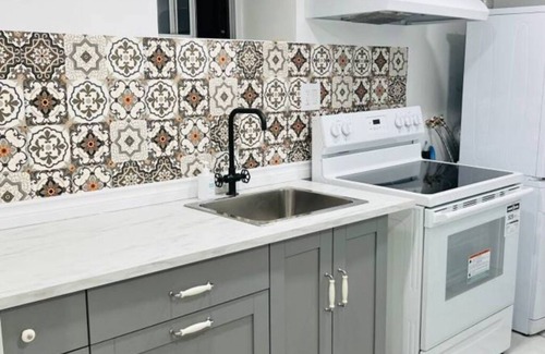 High Park North Apartment | Lovely 2 bedroom apartment for rent - Fully furnished and all inclusive