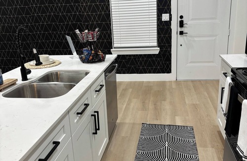 Southeast Houston Apartment | Lovely 2-bedroom apartment in Central Houston with AC, WiFi 5 min from downtown
