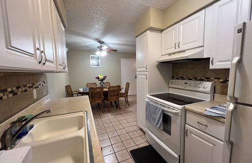 Casas Adobes Apartment | Lovely 2-bedroom apartment with WiFi, AC in Tucson