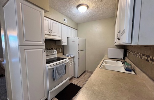 Casas Adobes Apartment | Lovely 2-bedroom apartment with WiFi, AC in Tucson