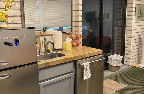 Sandy Apartment | Lovely 2-bedroom apartment in Sandy with AC, WiFi